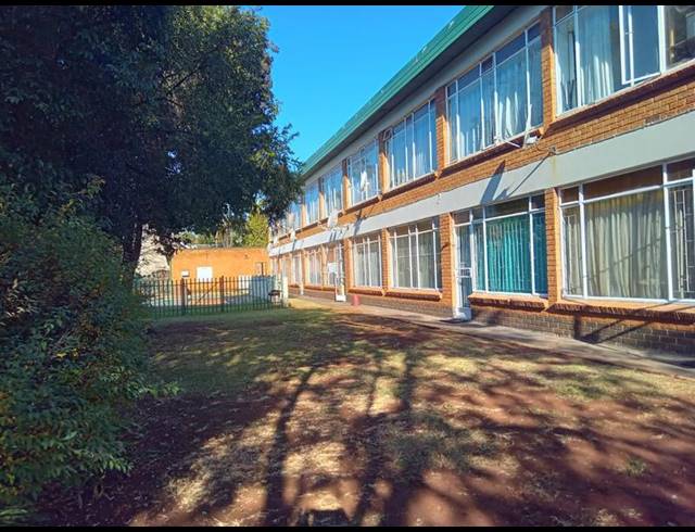 2 BEDROOM TOWNHOUSE FOR SALE IN ELDORAIGNE